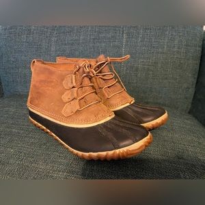 Sorel out and about leather snow boot women’s 8.5